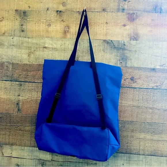 Unisex NWOT ON Cloud Running Ambassador/Marketing Bag - Picture 2 of 8